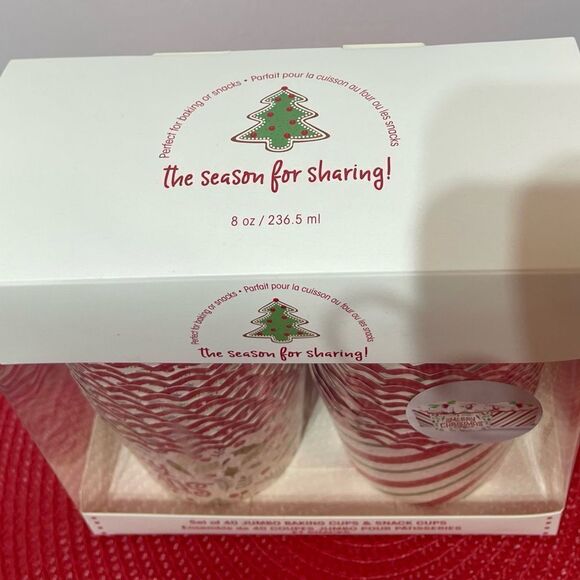 Baking Cups Red and Green Christmas 40 Jumbo Pieces NWT - Picture 7 of 9